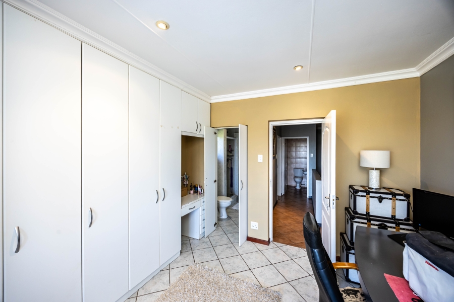 5 Bedroom Property for Sale in Gonubie North Eastern Cape